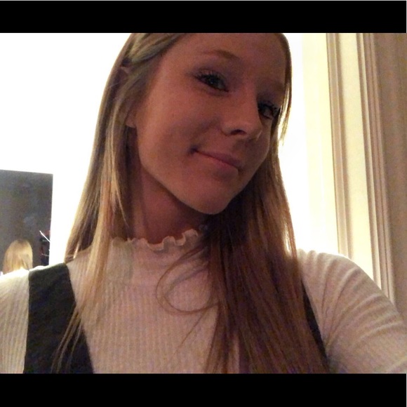 Meet your Posher, Kristen - Picture 1 of 1